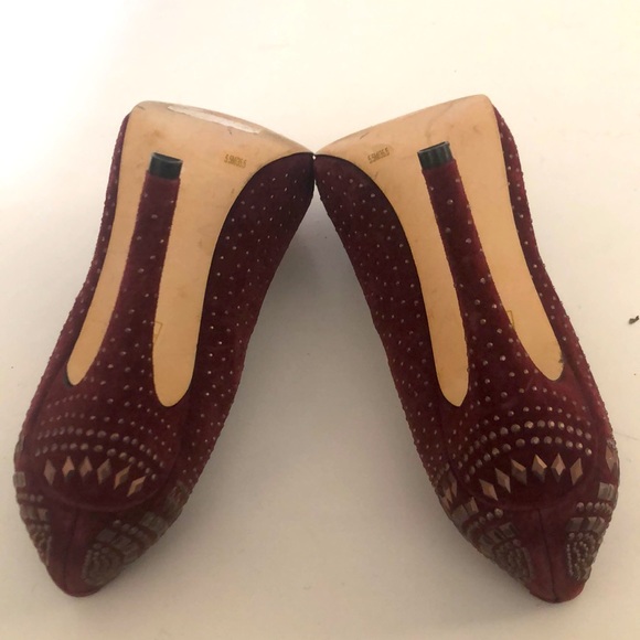 BCBG 5.5 High heel Burgundy Wine Suede Platform Studs Detail Excellent Condition - Picture 6 of 12
